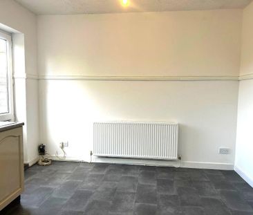 3 bedroom end of terrace house to rent - Photo 1