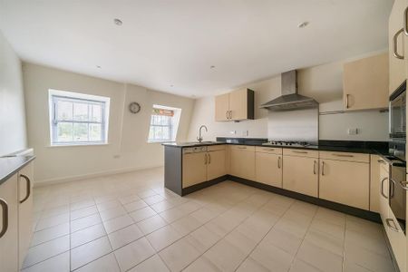 3 bedroom flat to rent - Photo 5