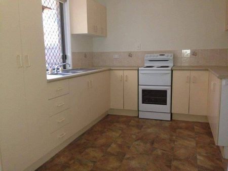 4 Bedroom Fully air-conditioned house! - Photo 4