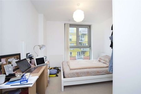 A large two double bedroom, two bathroom apartment located in a secure central development. - Photo 4