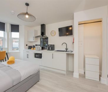 1 bedroom in a house share to rent - Photo 5