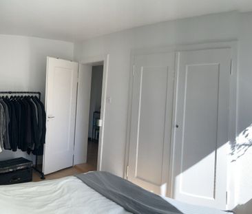 APPARTEMENT 21/2 PIÈCES À ZURICH - DISTRICT 2 WOLLISHOFEN, MEUBLÉ, ... - Photo 4