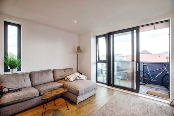 3 Bed Flat, Hardford Street, E1 - Photo 1