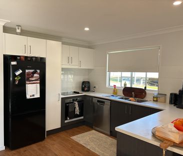 4 Kift Street, Russell Island, Qld 4184 - Photo 1