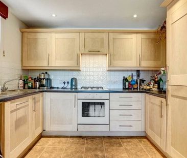 Well presented first floor 2 bedroom apartment situated in a small ... - Photo 5