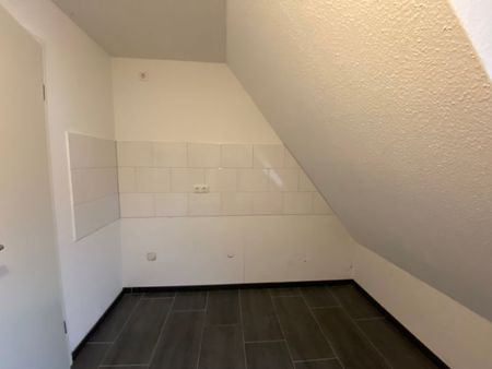 viel Platz - Dachgeschoss mit Altbau-Charme ! - Photo 3