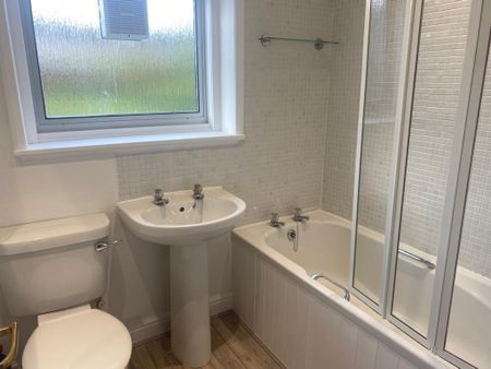 3 bedroom terraced house to rent - Photo 2