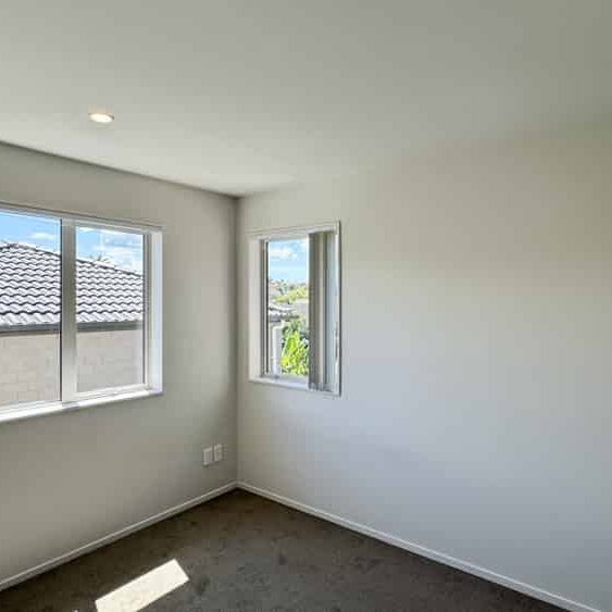 4-BEDROOM IN ONEHUNGA - Photo 1