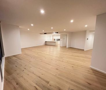 As New Waterview Three Bedrooms Apartment In Prime Location For Lease!! - Photo 2