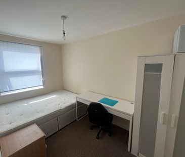 Room 2, 1, James Street, Bamber Bridge - Photo 1