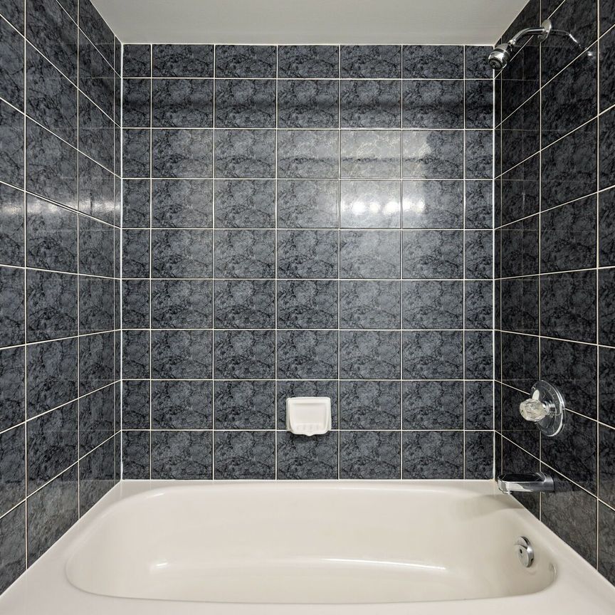 For Lease - 2947 HAMMOND Road, Mississauga, Ontario - Photo 1