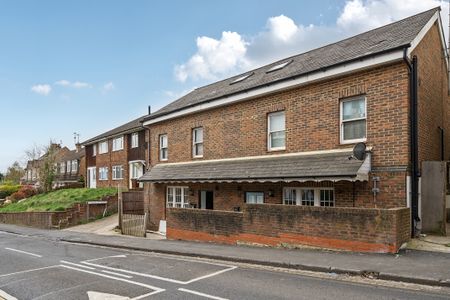 Camp Road, St Albans - Photo 2