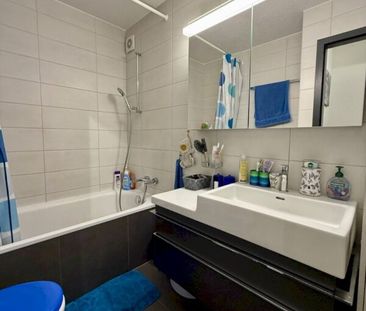 Appartement de 3.5 pièces au rez avec jardin/terrasse - Photo 2