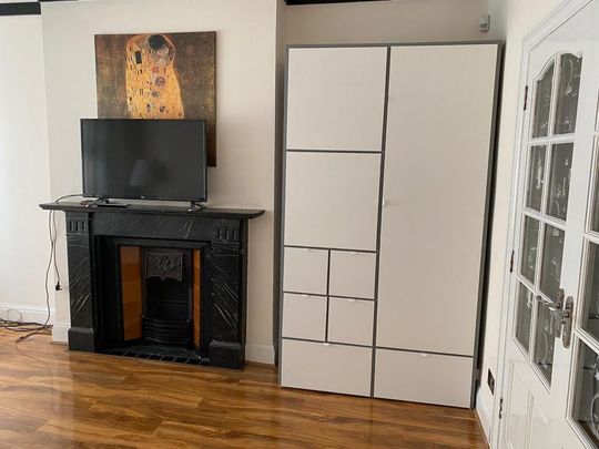 Room in a Shared House, London, N3 - Photo 1