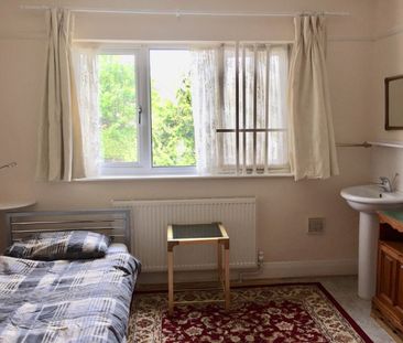 Room in a Shared House, Park Place, W3 - Photo 1