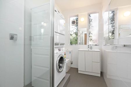 Immaculate Two Bedroom Apartment! - Photo 3