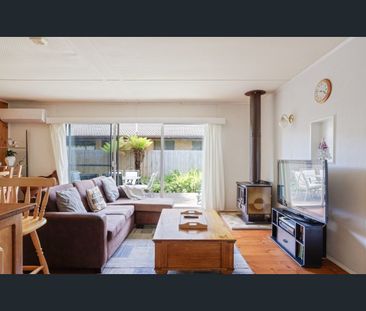 THE HEART OF COWES - Easy Living in a Central Location - Photo 2