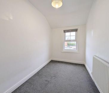 3 bedroom semi-detached house to rent - Photo 6