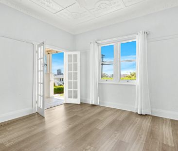 Renovated with character and class - Photo 2