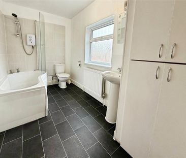 2 bedroom terraced house to rent - Photo 4