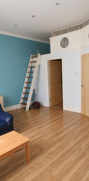 40 HYDE TERRACE Leeds - LS2 9LN - Photo 1