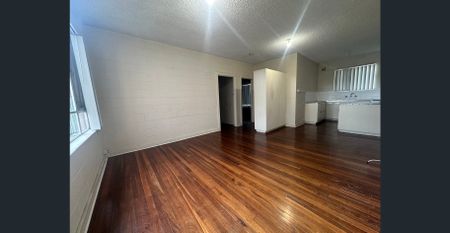 Cozy, Comfortable Unit Close to the CBD - Photo 3