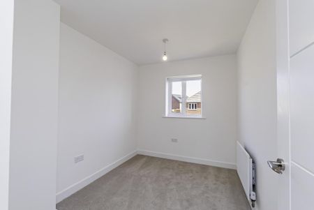 4 bedroom semi-detached house to rent - Photo 5