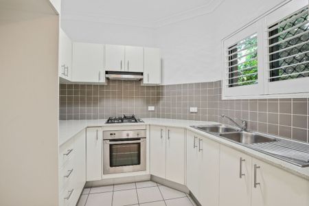 Tastefully Renovated, Private And Ambient, Centrally Positioned, Oversized Executive Style Two Bedroom, Two Bathroom Wrap-Around Courtyard Oasis - Photo 4