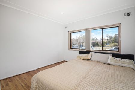 Spacious Comfort with Style and Convenience - Photo 4