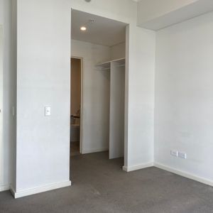 Modern two bedroom unit on 4th floor - Photo 2