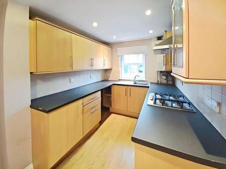 4 bedroom semi-detached house to rent - Photo 3