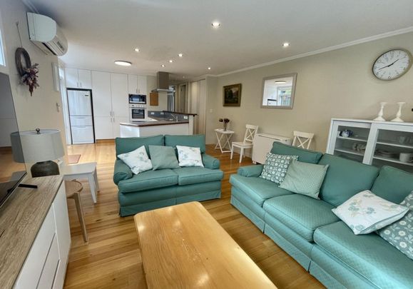 Two bedroom unit with Harbour Views - Photo 1