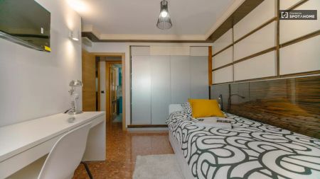 Room in a shared 6-bedroom apartment for rent in Godella, WiFi included - Foto 4