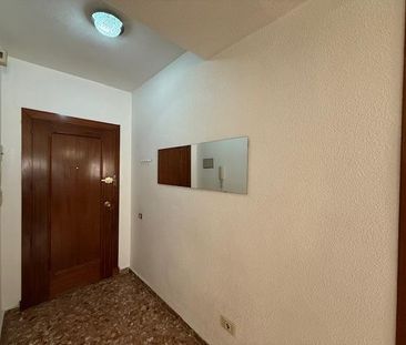 Alquiler de apartamento en la plaza de Santa Isabel . - Photo 5