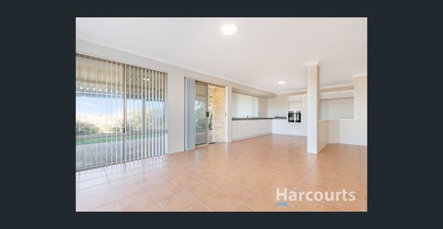 Huge living spaces! - Photo 1