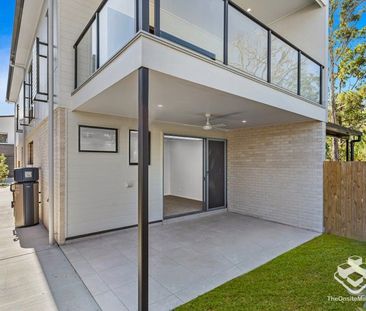 Two Bedroom Modern Townhome, Complex Pool, Ducted A/C - Photo 4