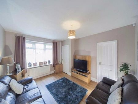 Jubilee Drive, Whiston, L35 - Photo 2