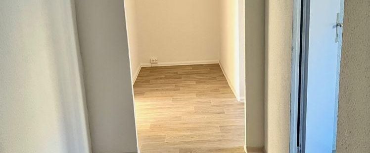 Helle 2-Zimmer-Wohnung mit Balkon im 2. Obergeschoss – frisch renoviert - Foto 1
