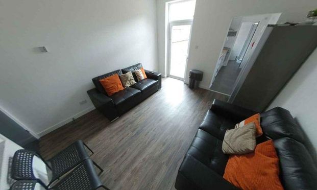 1 bedroom in a house share to rent - Photo 1
