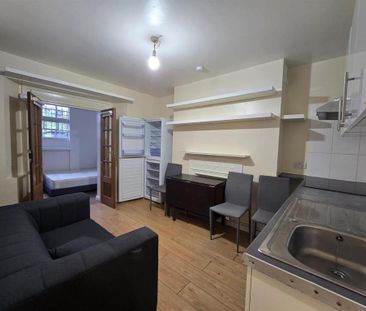 4 bedroom flat to rent - Photo 1