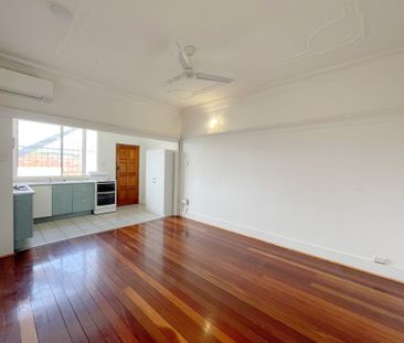 Charming Art deco 2 Bedroom Unit in BSH Catchment - Photo 3