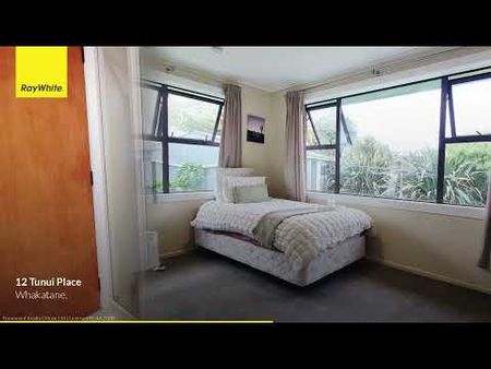 Three-bedroom Home with Spacious Yard! - Photo 4