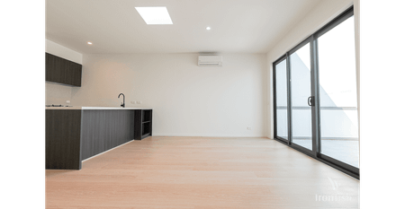 Brand New Home in Aurora Estate Modern, Bright & Convenient! - Photo 2