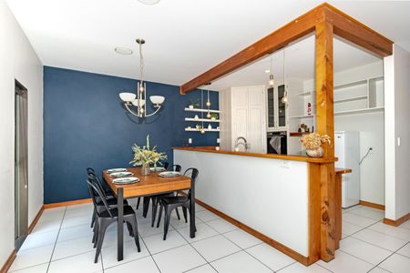 Ideal Family Home - Photo 5