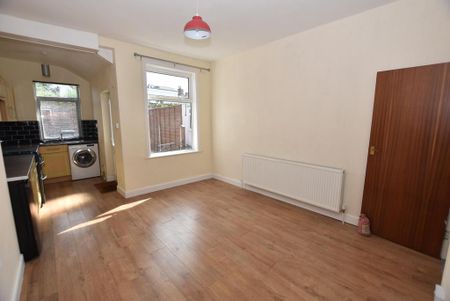 3 bedroom end of terrace house to rent - Photo 2