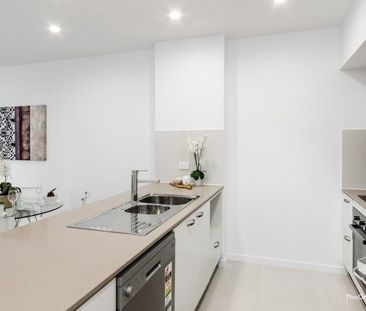 Unit in great condition with a balcony - Photo 5