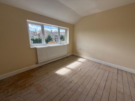 4 bedroom semi-detached house to rent - Photo 4