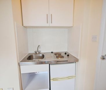 Studio to rent - Photo 5