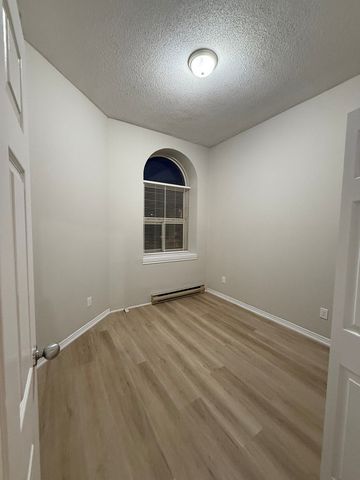 1-123 Wyndham St N - Photo 2