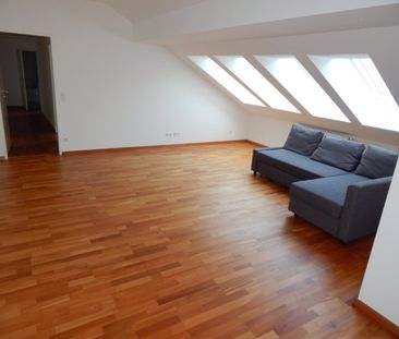 Helle und ruhige Dachgeschosswohnung im Innenhof mit Grünblick - Photo 3